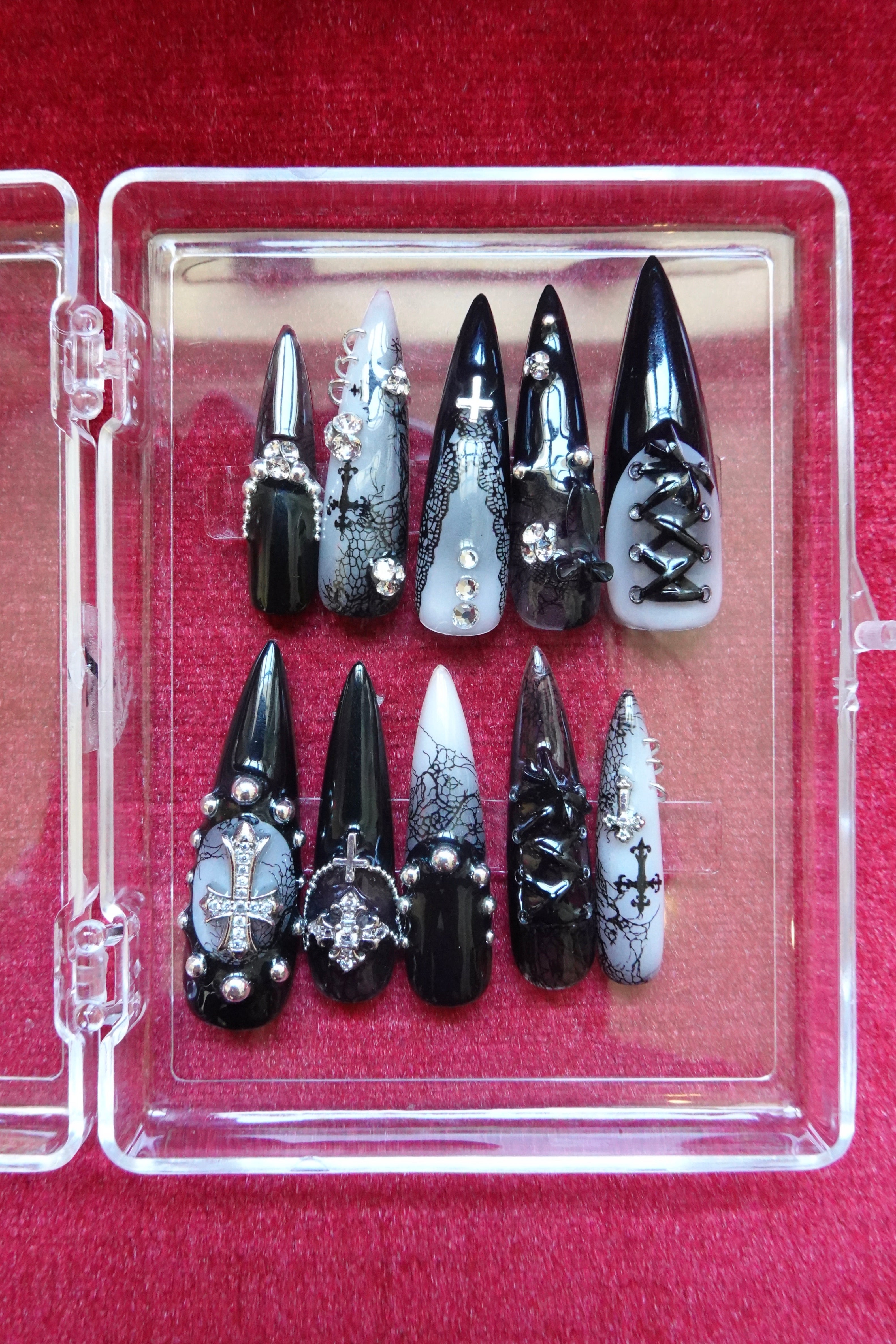 RAVENCROSS PRESS-ON NAILS