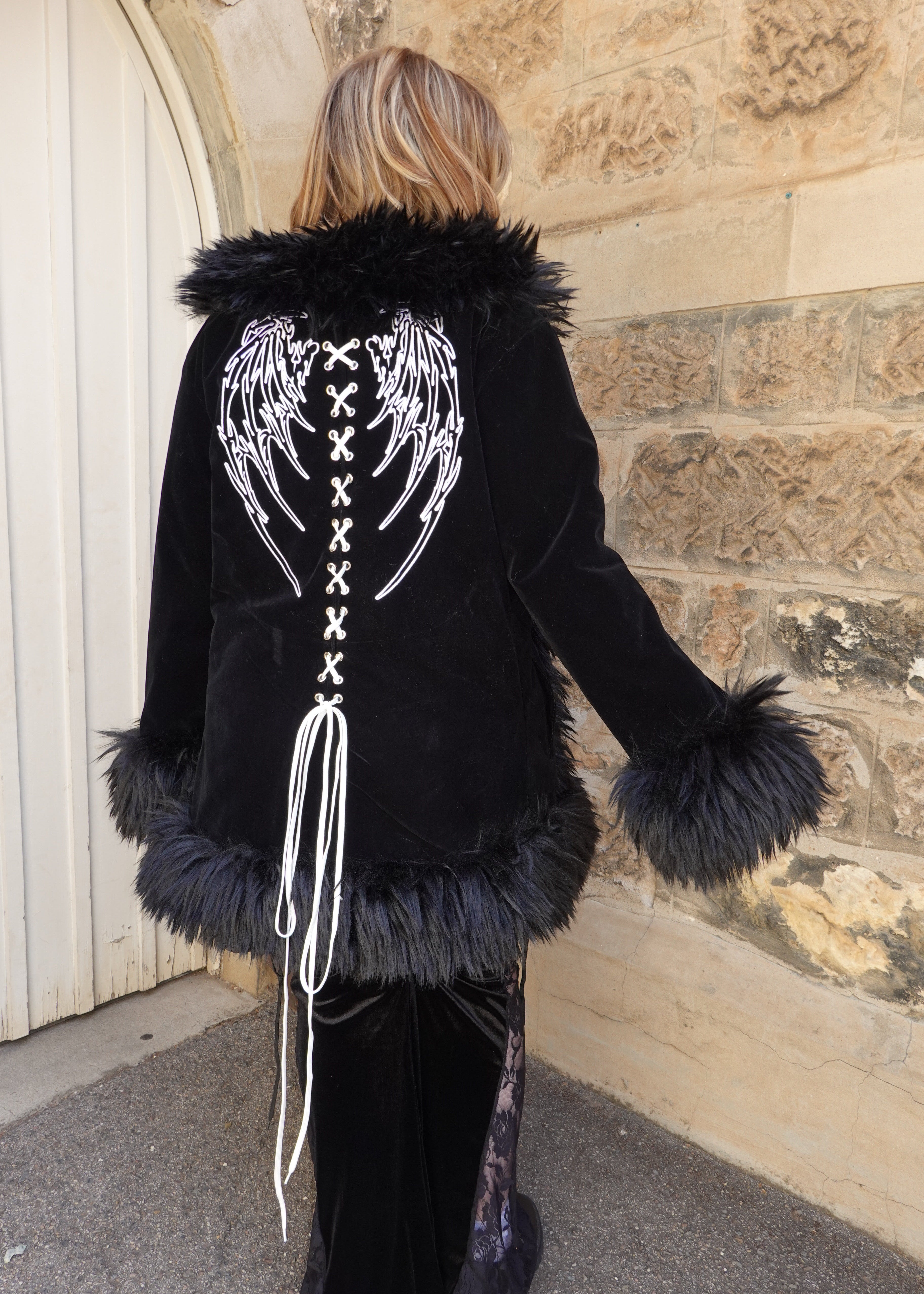  Ravens Embrace Coat, Model - 163cm, Size L - FM2U